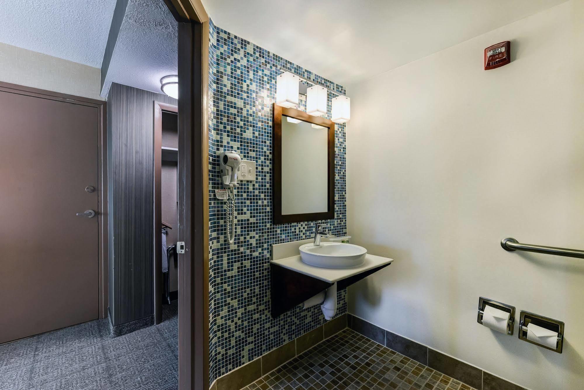 Holiday Inn Express Washington Dc Silver Spring By Ihg Экстерьер фото